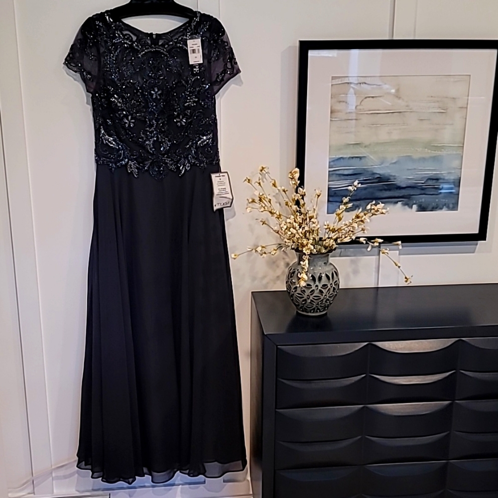 NWT Size 10 Xscape Midnight Navy Beaded Chiffon Long Dress. MOB/MOG/Grandma